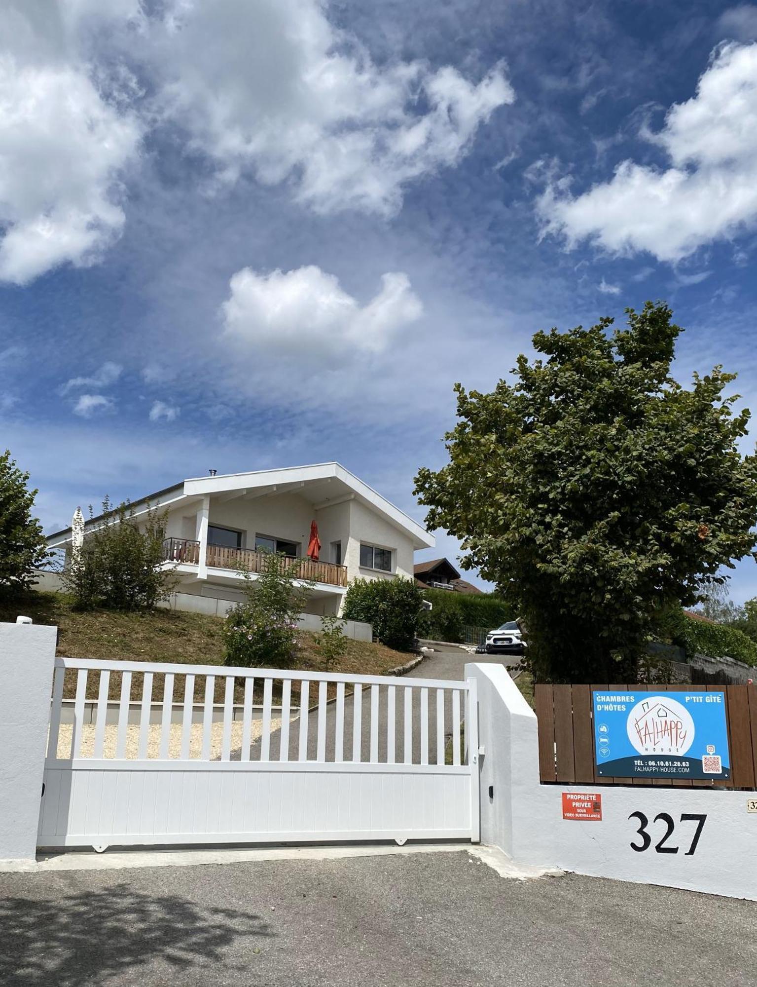 Poisy Falhappy House מראה חיצוני תמונה